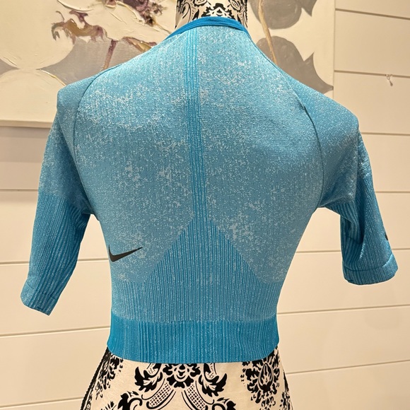 Nike Seamless City Ready Training Crop Top - Picture 4 of 7